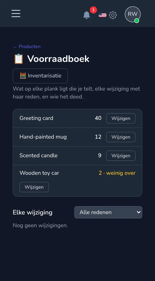 Het voorraadboek op een telefoon: vier producten met hun aantallen, één gemarkeerd als "bijna op".