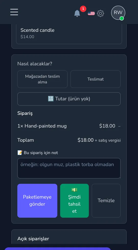 Telefondan kasa: elle yapılmış bir bardak, toplam ve pake etme ya da şimdi ücret al düğmeleri.
